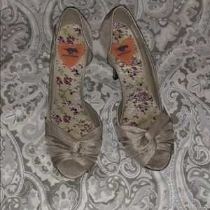 Women’s peep toe heel